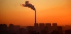 Una chimenea emite humo al amanecer sobre una ciudad la ONU asume que el mundo superará los 1,5 °C / Foto: UP Una chimenea emite humo al amanecer sobre una ciudad la ONU asume que el mundo superará los 1,5 °C / Foto: UP