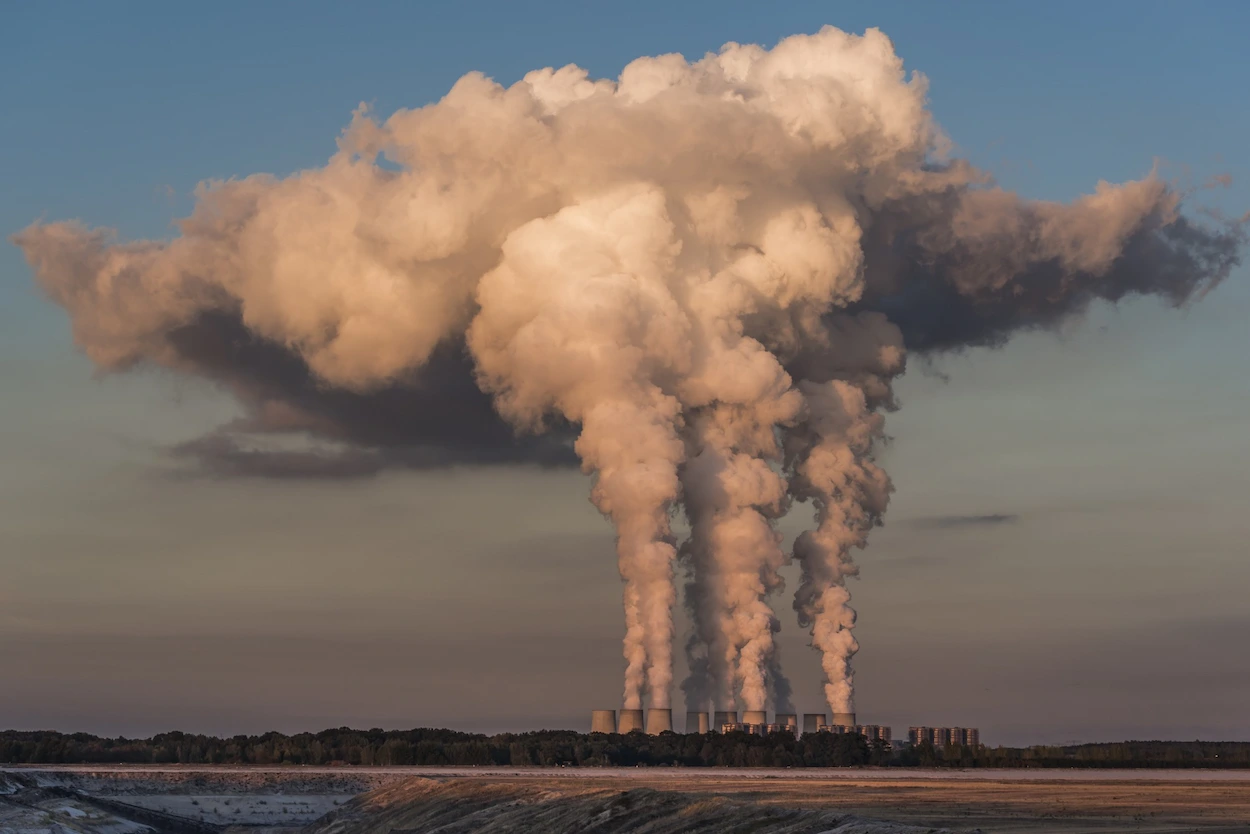 Columnas de vapor y humo de una central eléctrica el efecto invernadero, un concepto clave para entender el cambio climático / Foto: FP Columnas de vapor y humo de una central eléctrica el efecto invernadero, un concepto clave para entender el cambio climático / Foto: FP