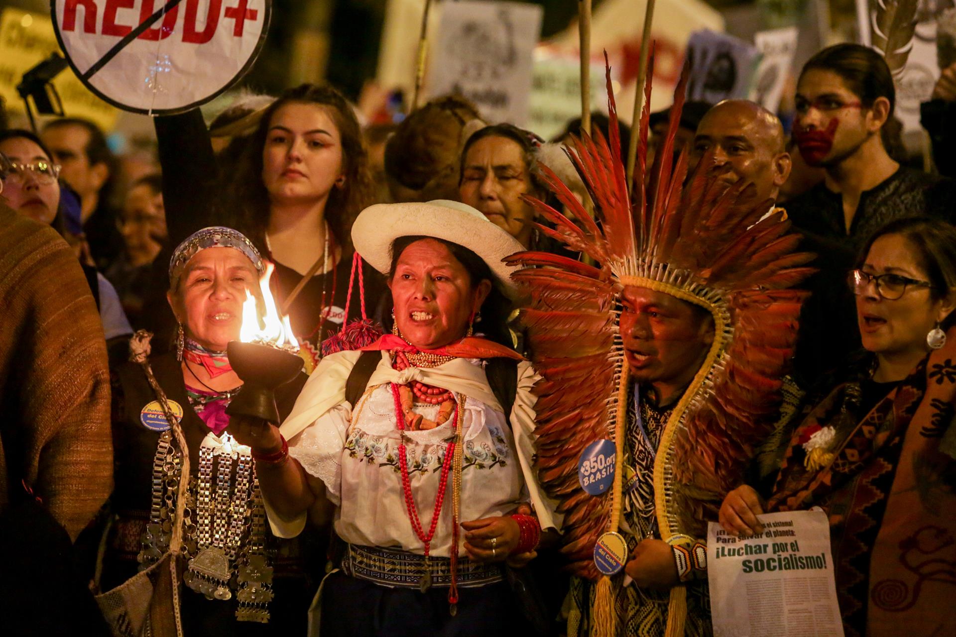 Representantes de pueblos indígenas tomaron parte en la manifestación / Foto: Ricardo Rubio - EP