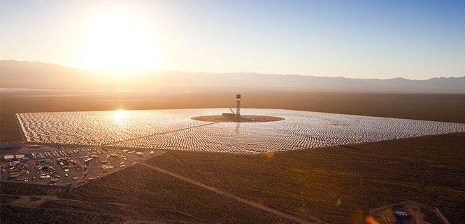 El Ivanpah Solar Electric Generating System, en el desierto de Mojave 'La incineradora de pájaros'/ Foto: SEGS