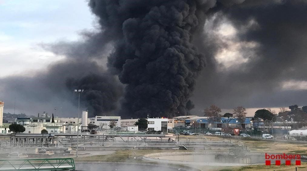 Imagen del incendio de la industria de reciclaje / Foto: Bombers de la Generalitat de Catalunya