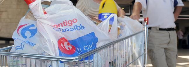 Carrefour es uno de los supermercados que más bolsas de plástico sigue vendiendo / Foto: Nacho