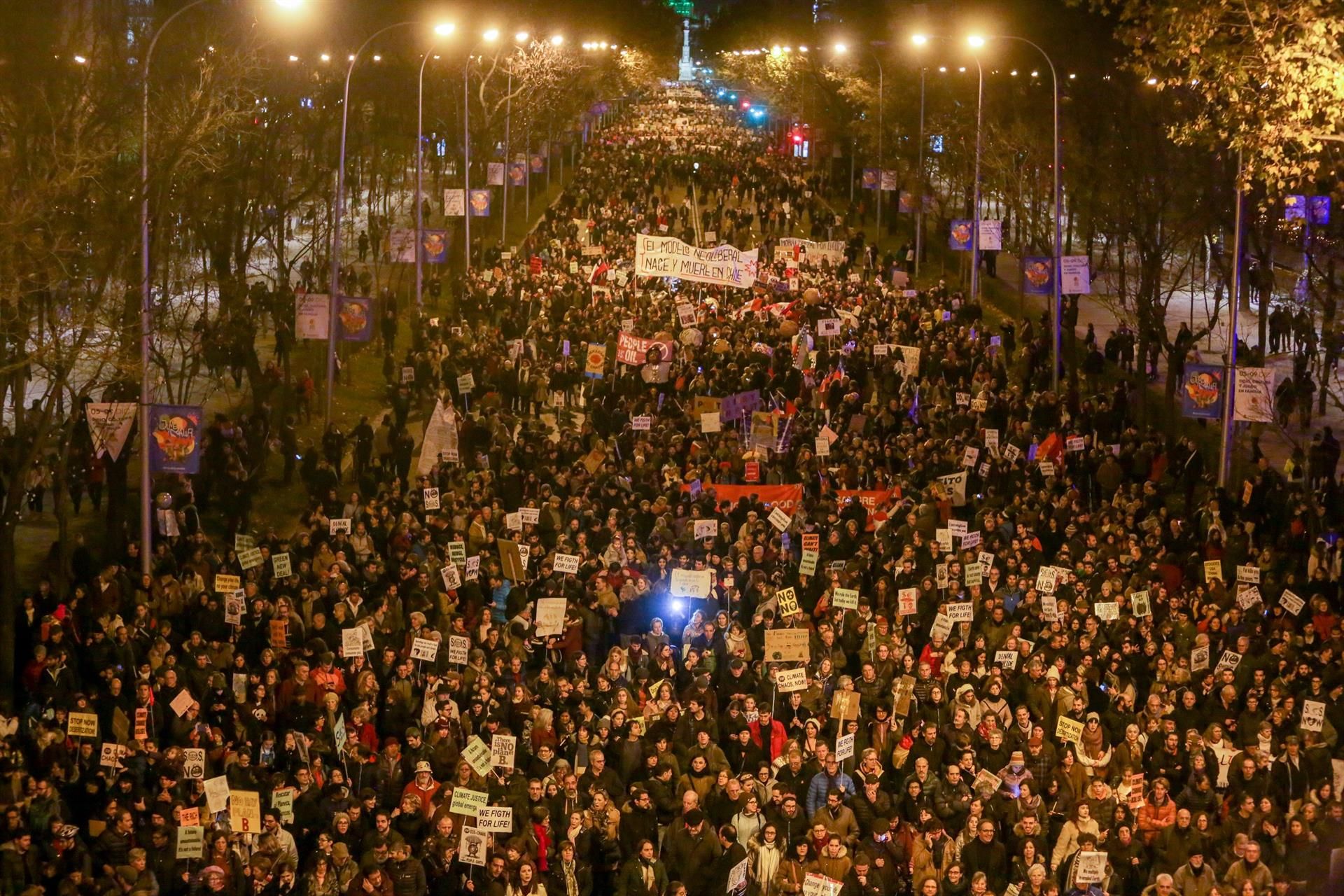 Miles de personas asisten a la Marcha por el Clima que recorre las calles del centro de Madrid a 6 de diciembre de 2019 / Foto: EP
