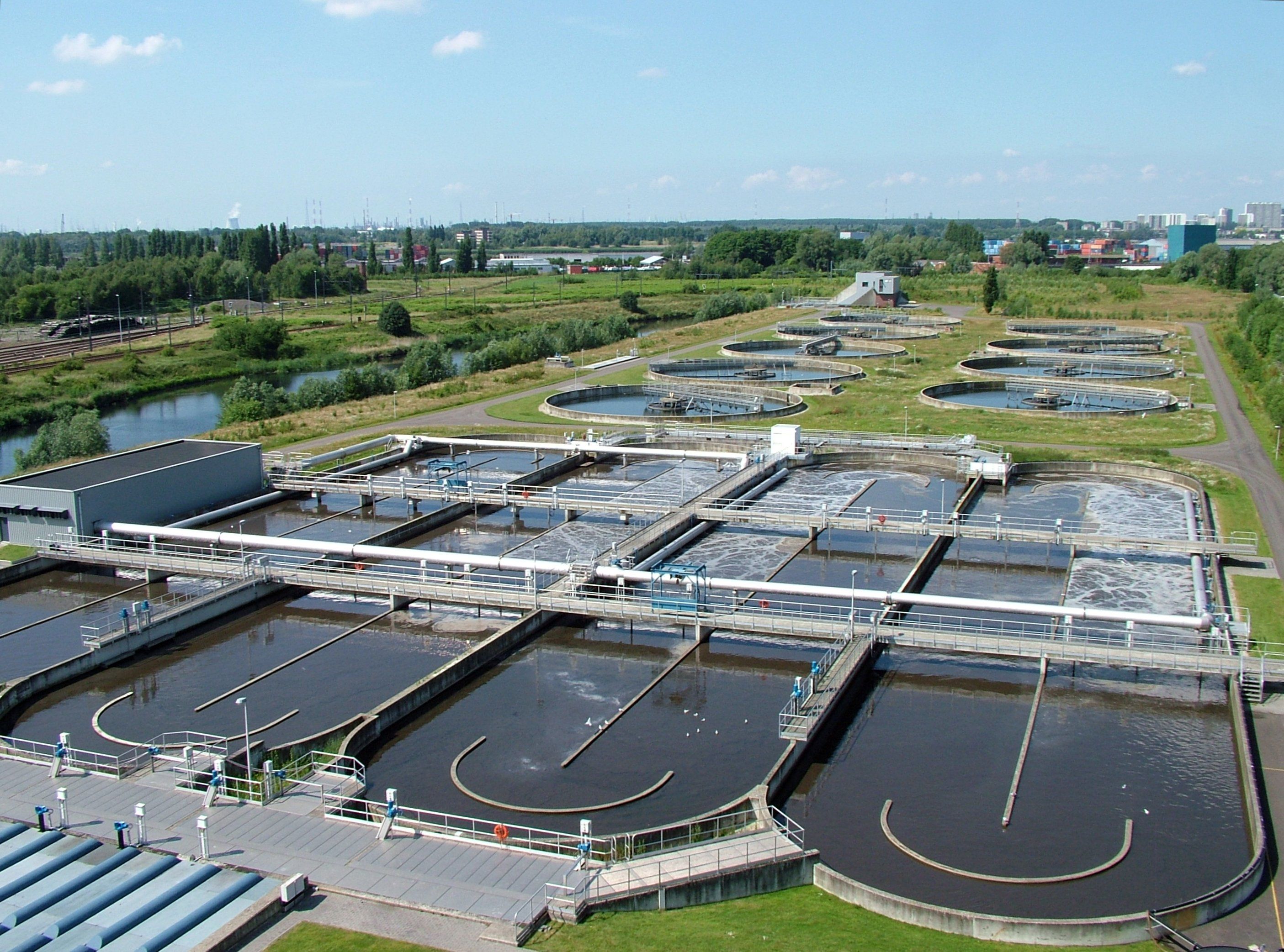 Planta de tratamiento de aguas residuales cerca de Amberes (Bélgica) / Foto: Wikipedia