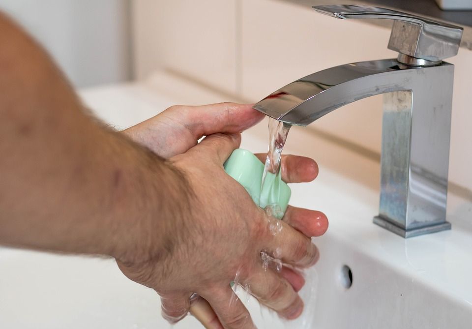 Hay que frotarse las manos con jabón al menos durante 20 segundos / Foto: Gentle07