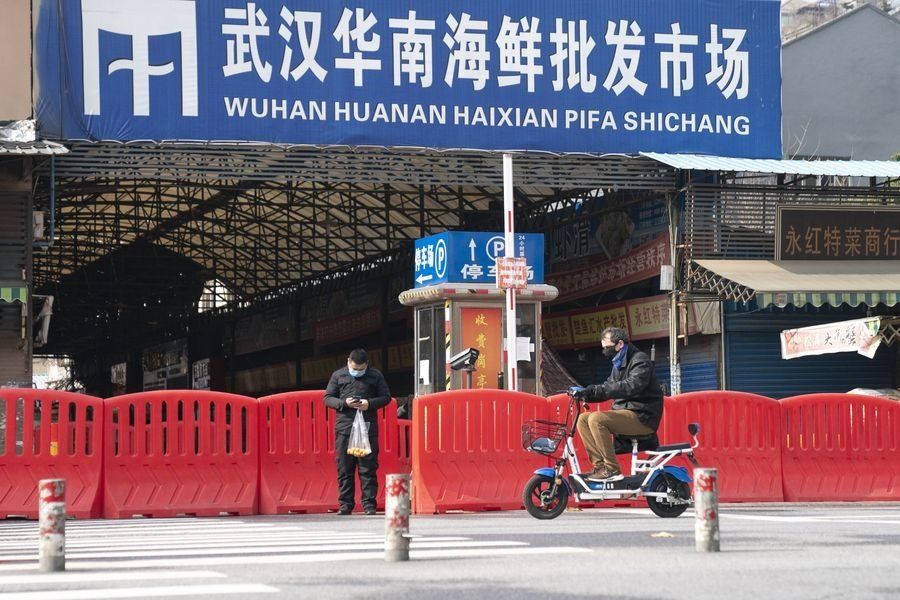 Entrada del mercado de mariscos Huanan en Wuhan, provincia de Hubei, origen de la epidemia / Foto: Xiong Qi - Agencia Xinhua