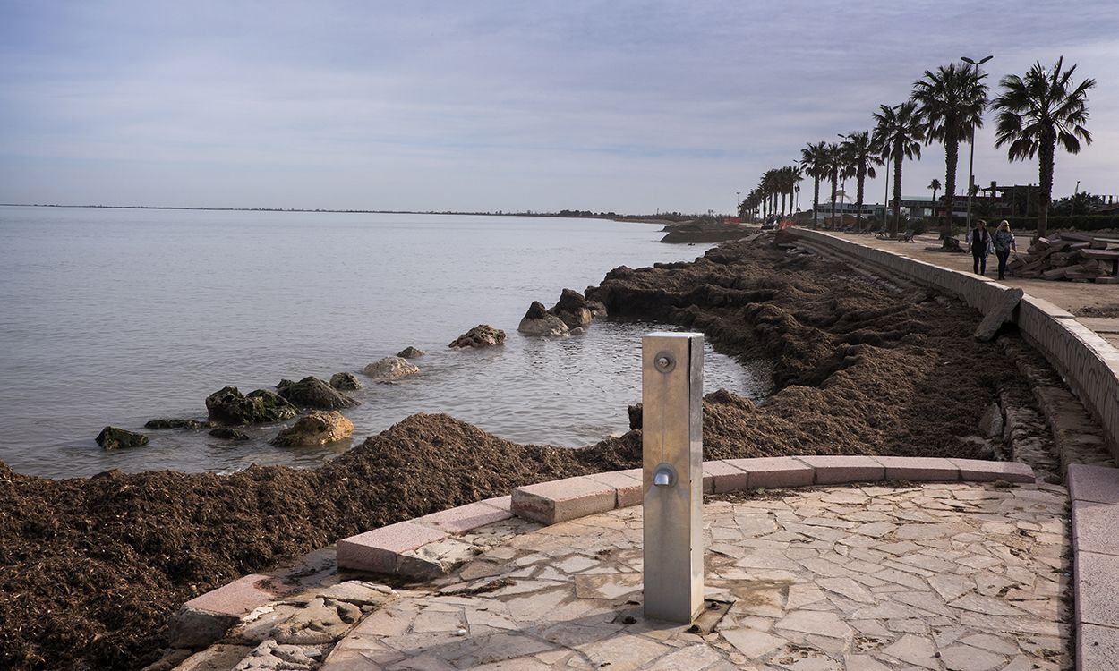 Escaleras de acceso a una playa que ya no existe en L'Ampolla, al norte del delta / Foto: Josep Cano