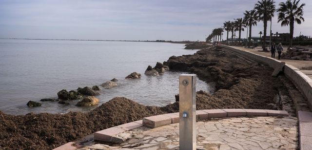 Escaleras de acceso a una playa que ya no existe en L'Ampolla, al norte del delta / Foto: Josep Cano