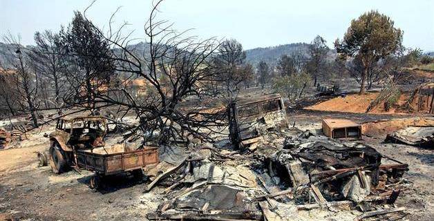 Uno de los incendios forestales de la temporada de fuegos en Cortes de Pallás (Valencia) / Foto:  Manuel Bruque - EFE