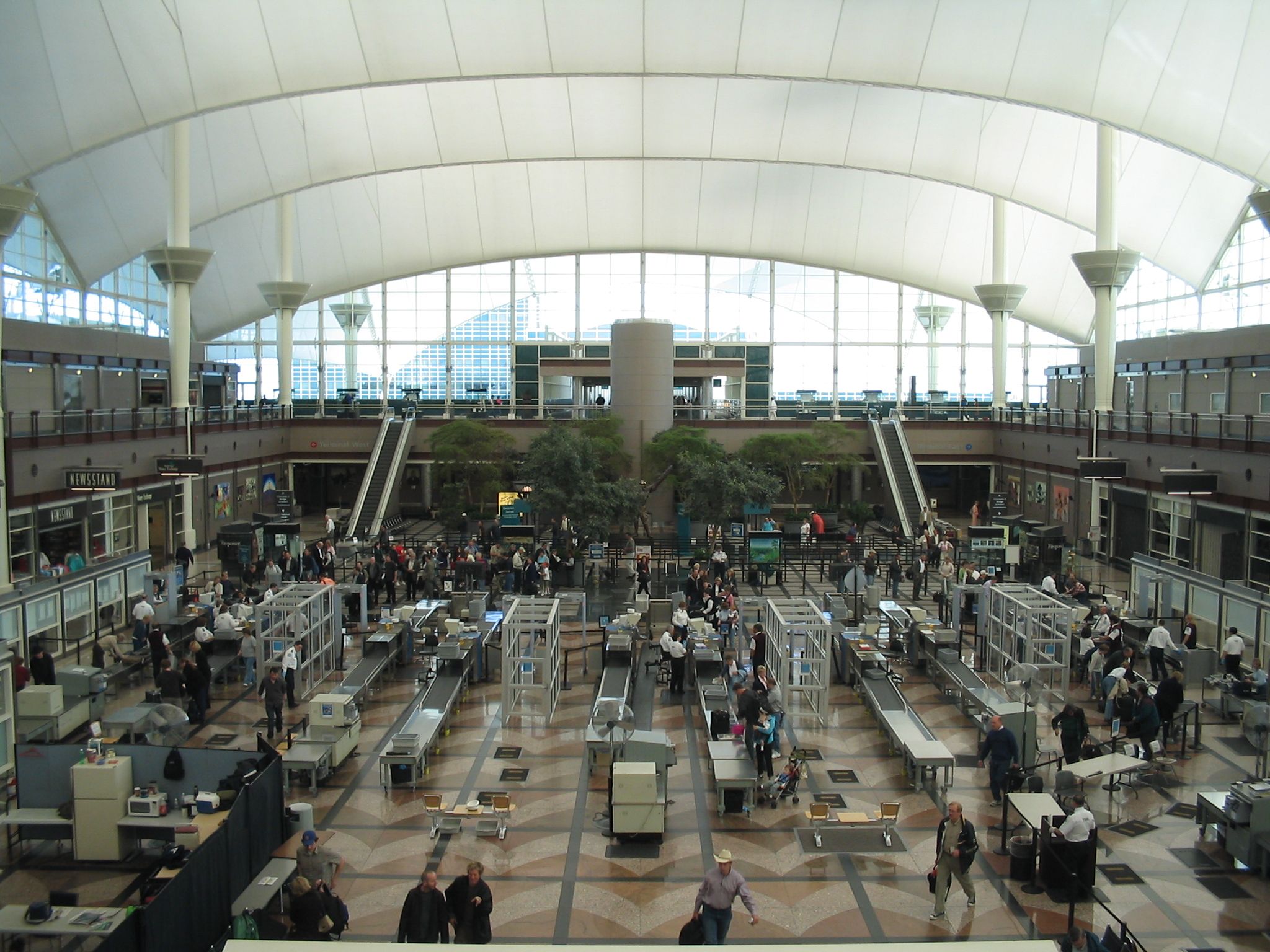 Zona de control de seguridad en el aeropuerto de Denver (Estados Unidos) / Foto: Wikipedia