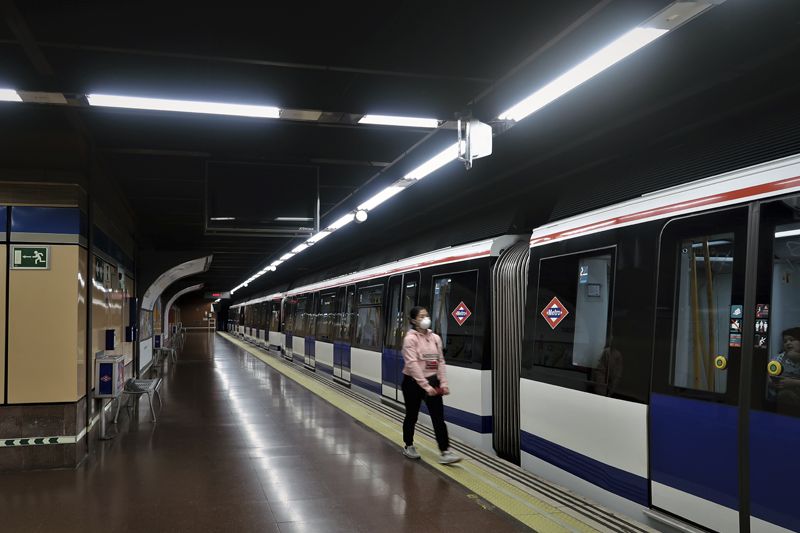 Estación prácticamente desierta de la red de Metro de Madrid / Foto: Pablo Gómez Moreno De Redrojo