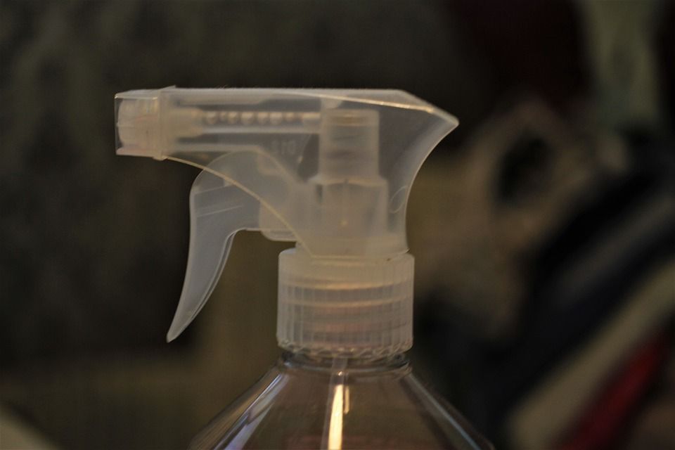 La mezcla inapropiada más común es la de lejía con amoníaco / Foto: Carola 68
