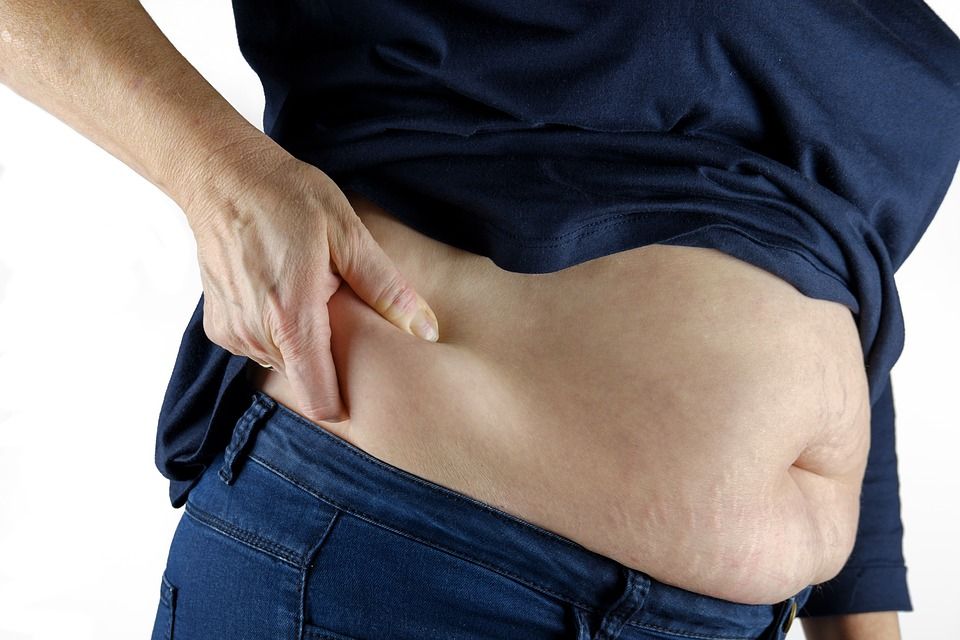 Un exceso de grasa corporal tiene serios riesgos para la salud / Foto: Bru-nO