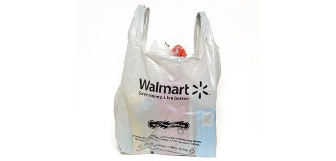 Primer plano de una bolsa de plástico de la cadena de supermercados Walmart / Foto: Anthony Rosenberg