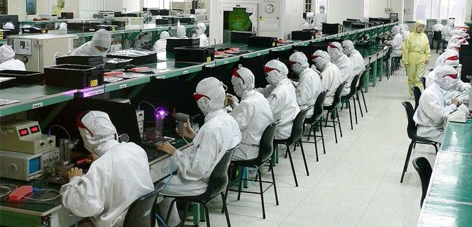 Empleados en la planta de Foxconn en Shenzhen, China. Smartphones / Foto: Steve Jurvetson-Wikimedia