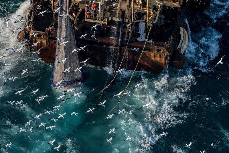 Buque pesquero con redes de arrastre / Foto: EP - Christian Slund