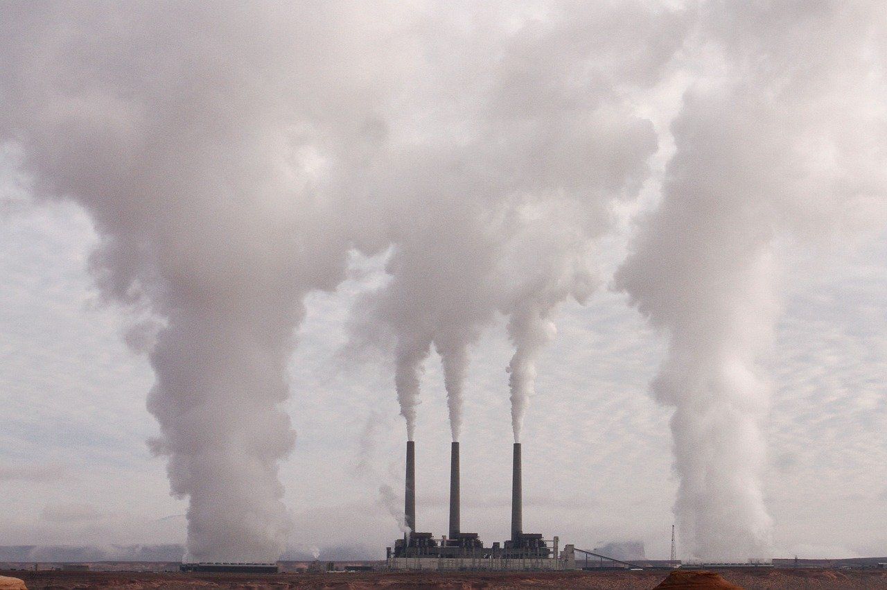 Emanación de gases de efecto invernadero a la atmósfera / Foto: Pixabay