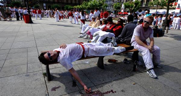 Una imagen habitual en la pamplonesa plaza del Castillo durante los Sanfermines / Foto: Gyi Nsea