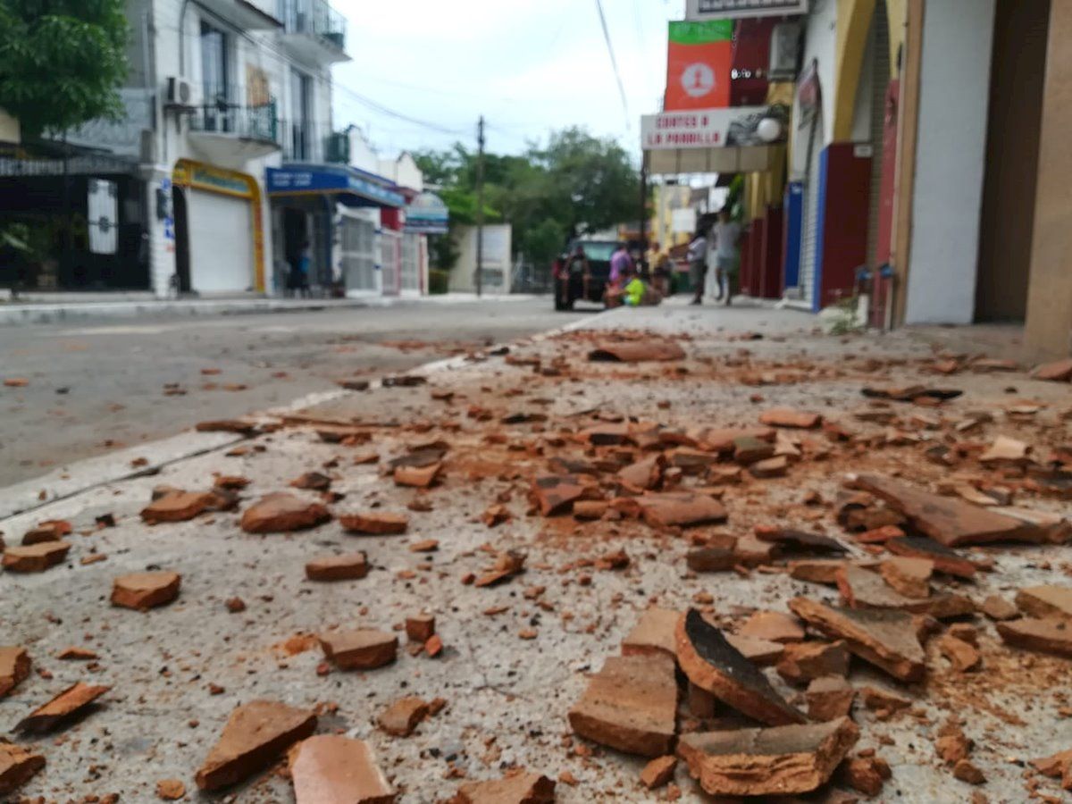 Restos de baldosas en el municipio de La Crucecita, México tras el terremoto de 7,5 / Foto: EP