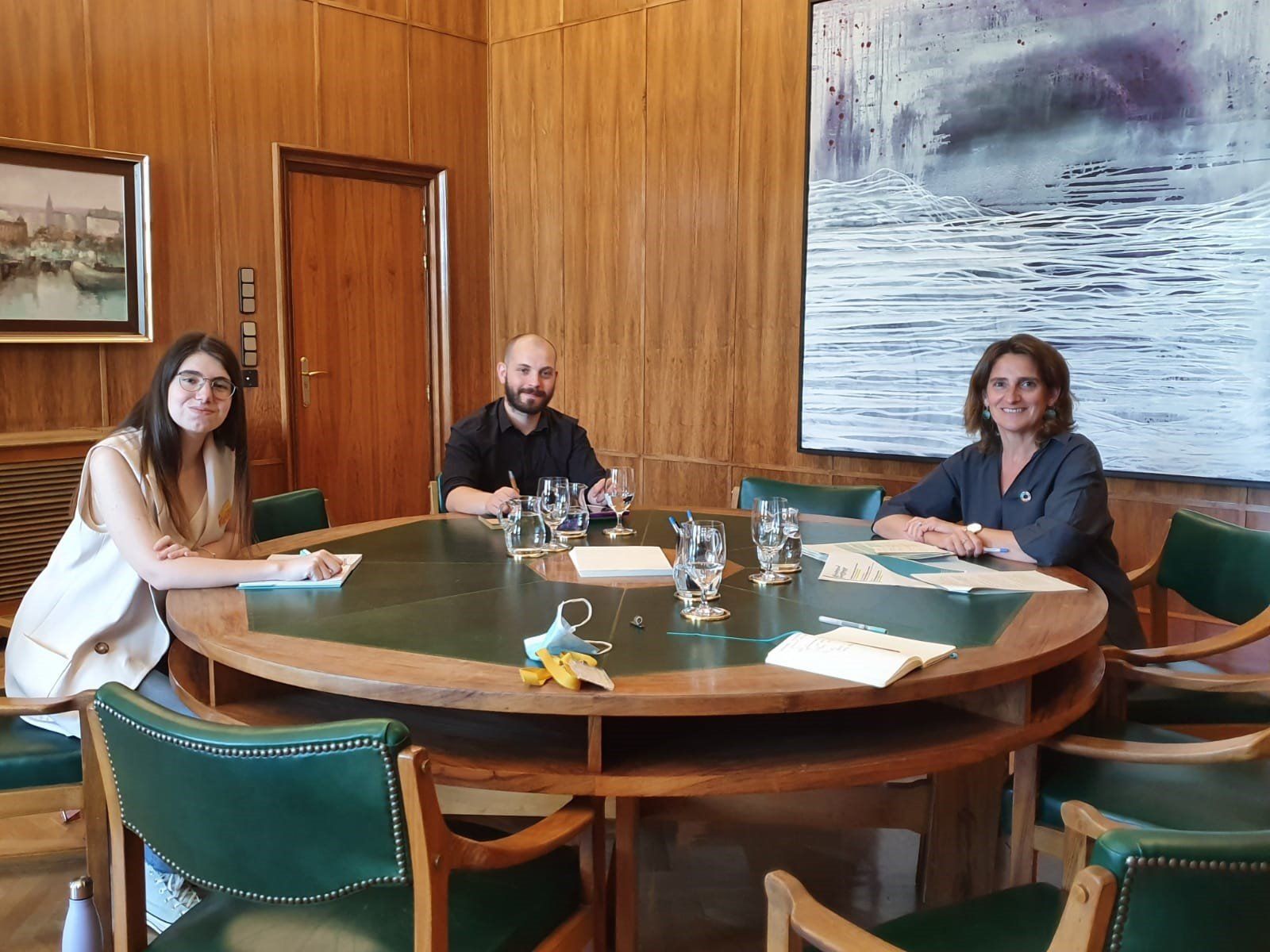 Representantes del Consejo de la Juventud de España reunidos con la ministra de Transición Ecológica, Teresa Ribera / Foto EP