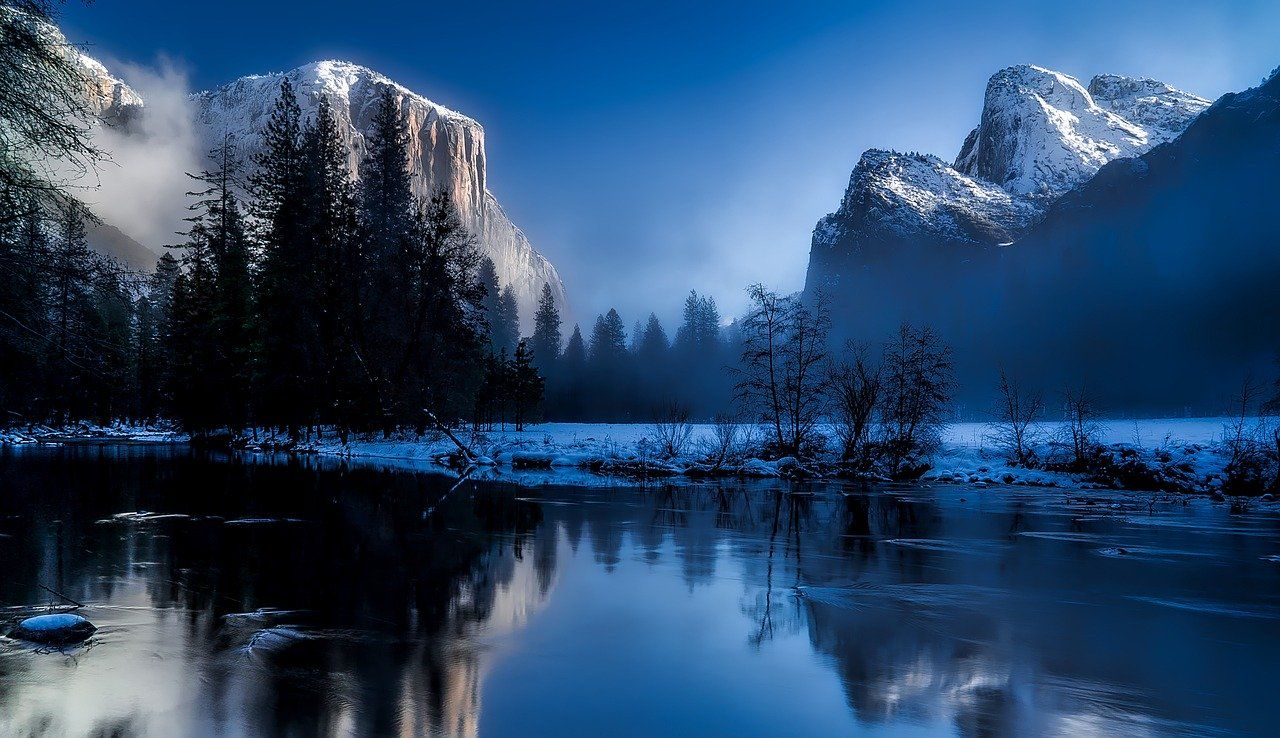 Paisaje del Parque Nacional de Yelowstone en invierno, Wyoming / Foto: David Mark - Pixabay