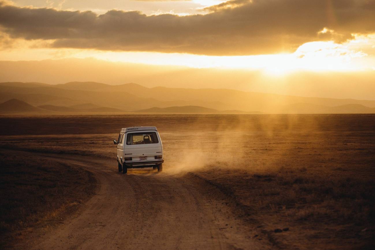 Vehículo a motor que genera microplásticos de carretera a través de la atmósfera / Foto: Pixabay