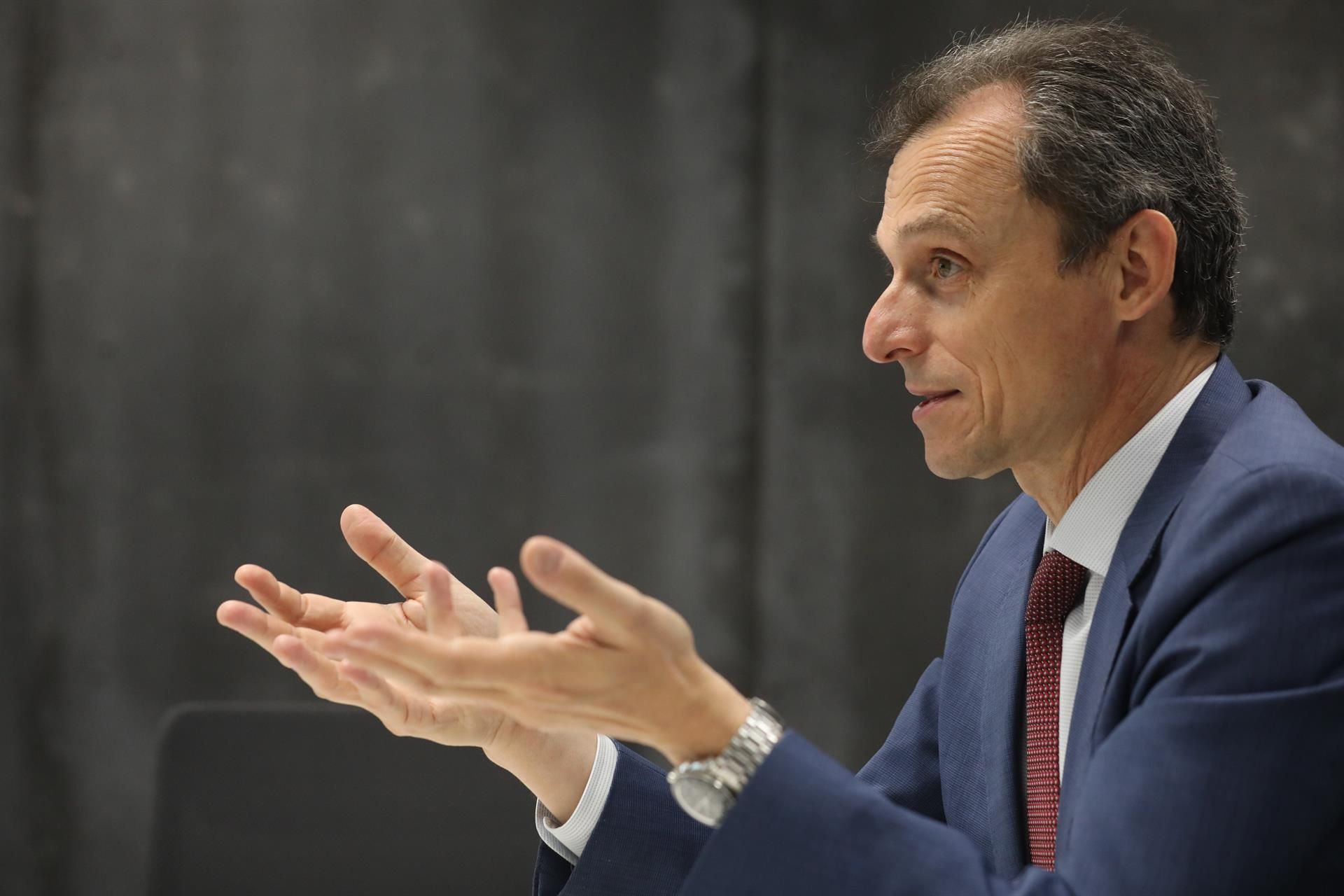  El ministro de Ciencia e Innovación, Pedro Duque habla de la producción de vacunas / Foto: EP