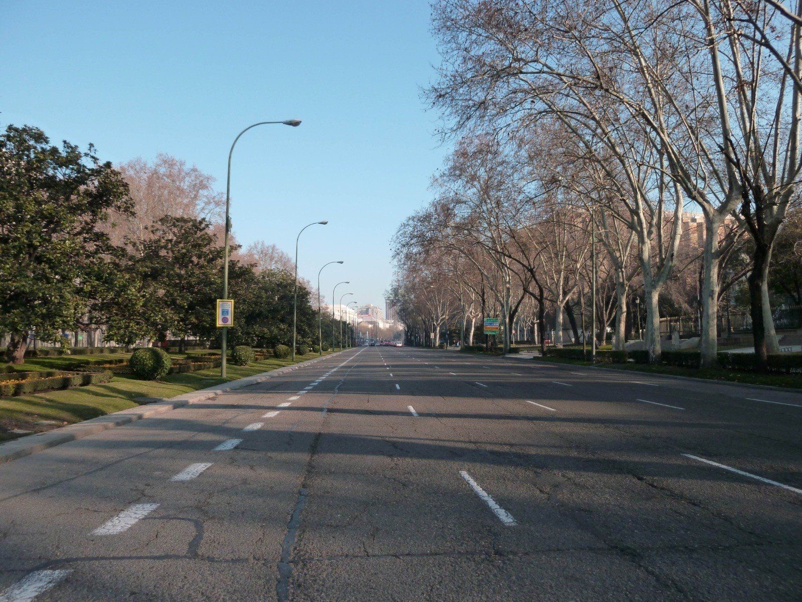 Una calle sin tránsito durante la pandemia del coronavirus / Foto: EP