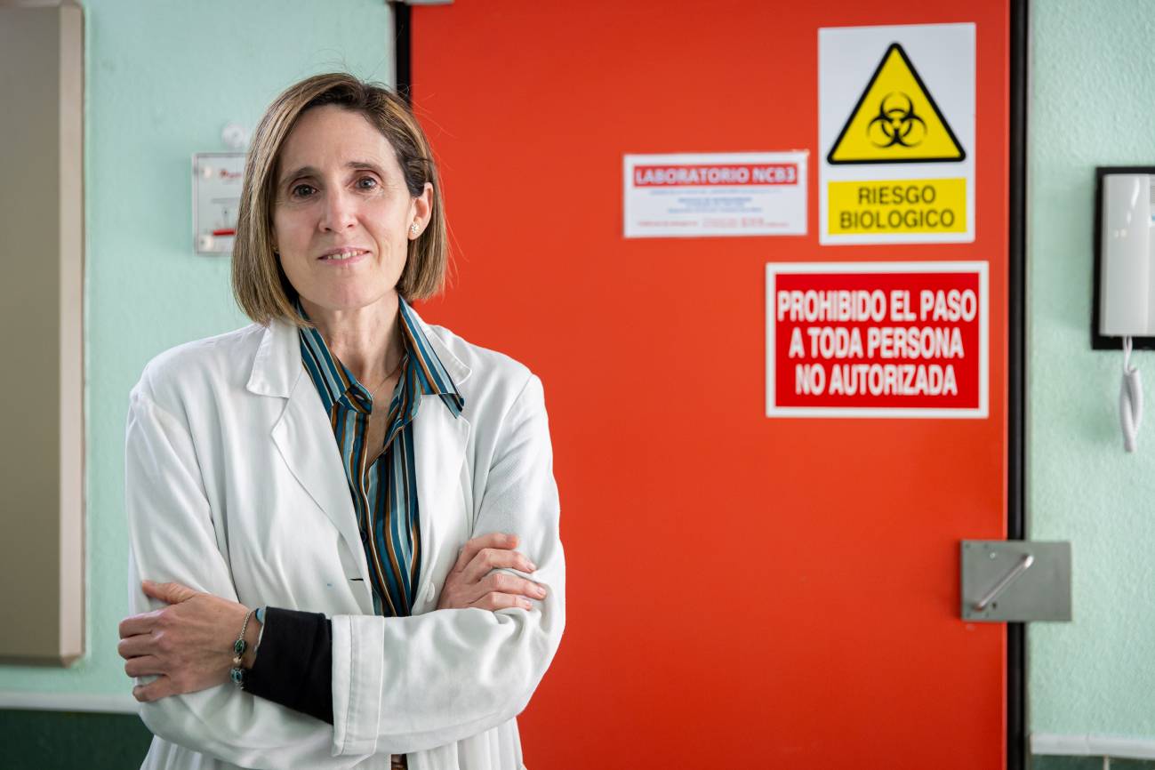 La viróloga Isabel Sola en el laboratorio de coronavirus del Centro Nacional de Biotecnología / Foto: Álvaro Muñoz Guzmán - SINC