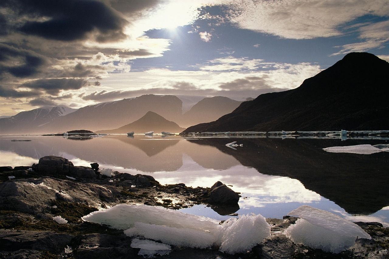 Paisaje de un lago en la isla de Ellesmere, Canadá / Foto: Skeeze - Pixabay