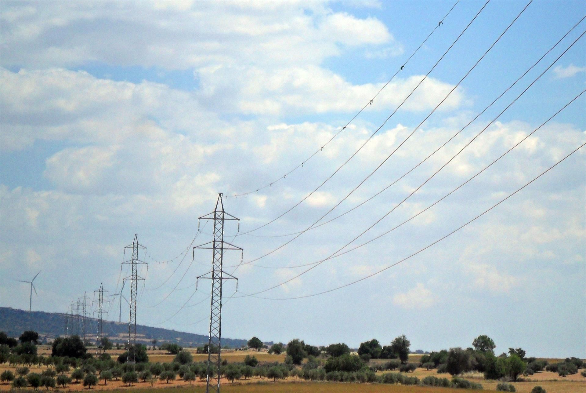 Líneas eléctricas de alta tensión / Foto: EP