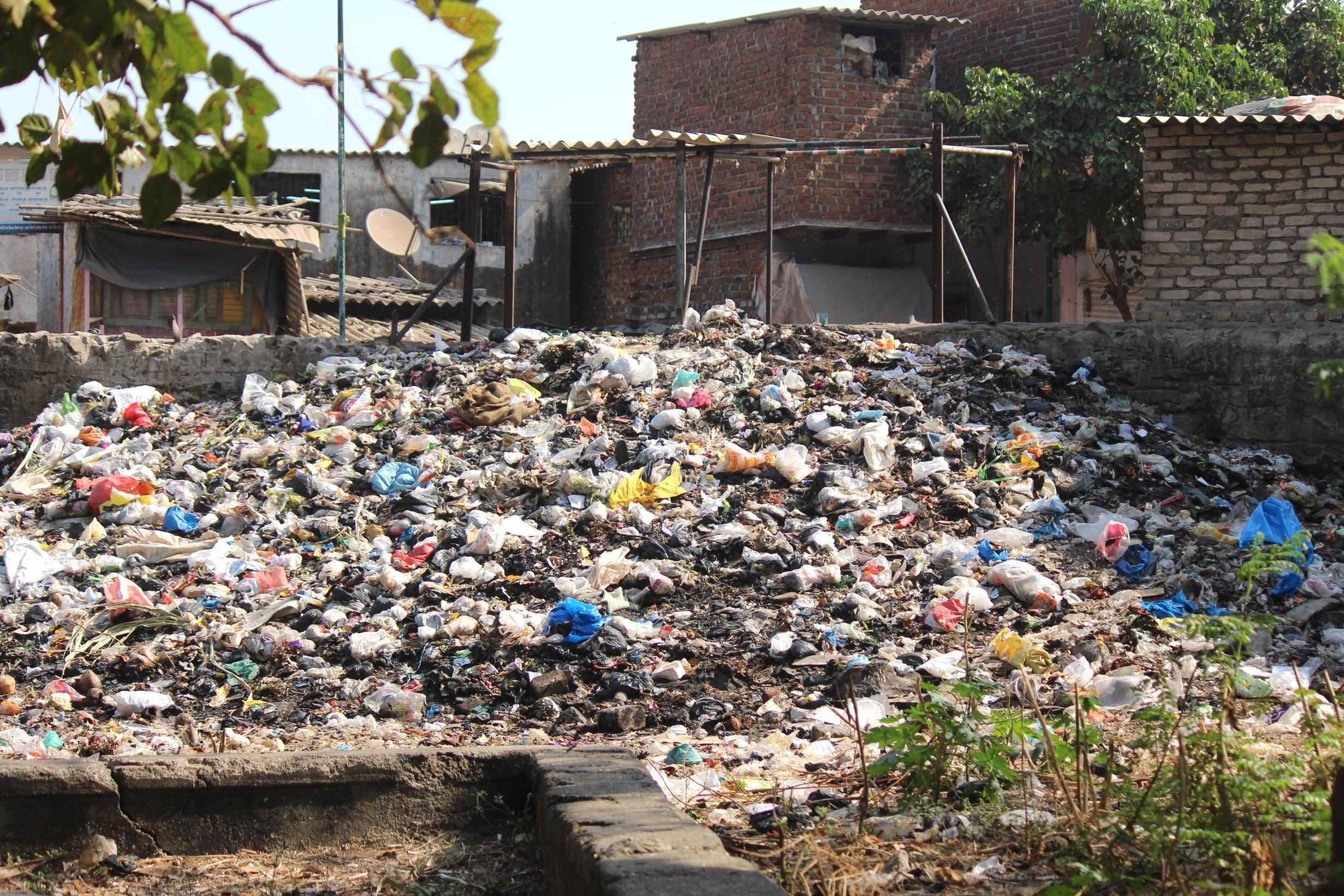 Acumulación de contaminación plástica junto con otros tipos de desechos / Foto: Pixnio