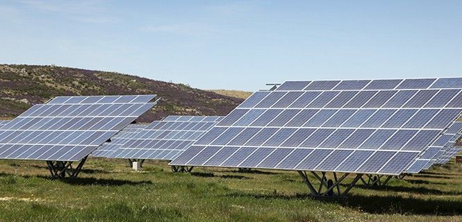 La banca alerta sobre una posible quiebra masiva de las instalaciones fotovoltaicas / Foto: Bjeayes