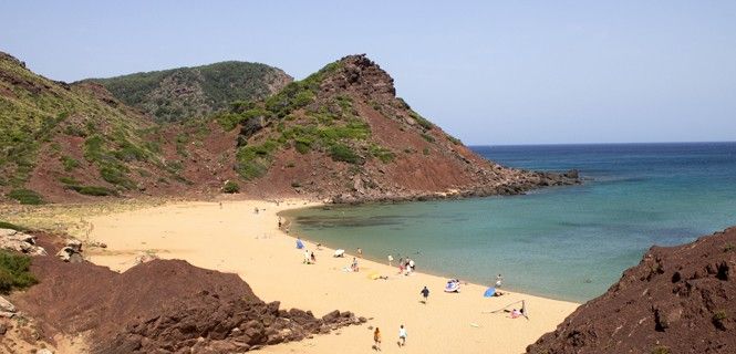 Cala Pilar, una playa virgen de la zona norte de la isla de Menorca (España) / Foto: C. Fernández