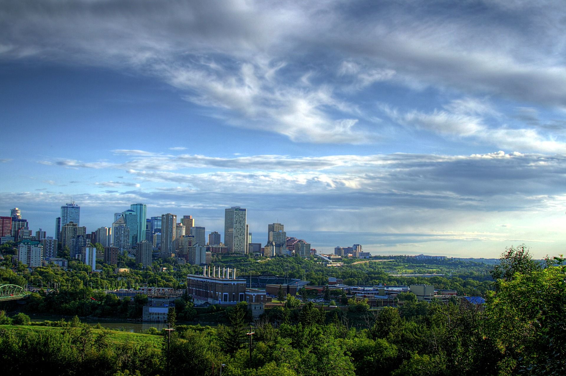 Entorno verde de la ciudad de Edmonton, capital de la provincia de Alberta en Canadá / Foto: David Mark - Pixabay 