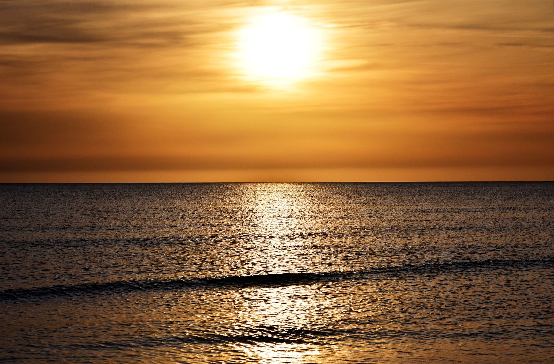 Puesta de sol en el océano / Foto: Ulrike Leone - Pixabay 