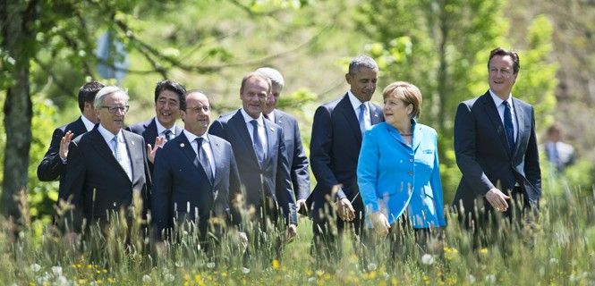 Los jefes de Estado y de Gobierno, en los jardines del castillo bávaro / Foto: Bundesregierung/Bolesch