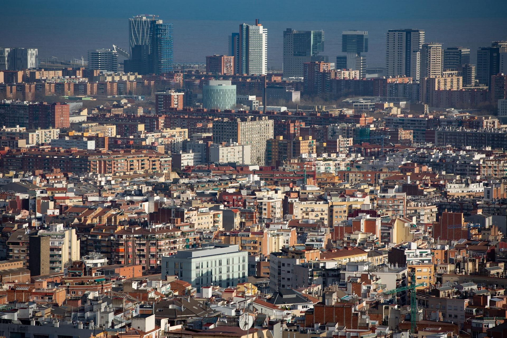 Vistas de la contaminación del aire en la ciudad de Barcelona / Foto: EP