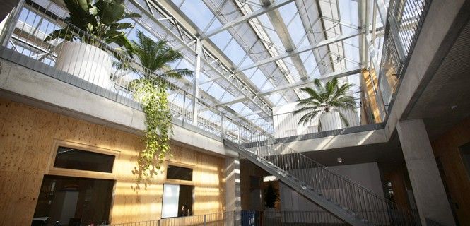 El edificio bioclimático se mantiene a entre 16 y 30 º C. Está considerada la universidad 'más ecológica del mundo' / Foto: UAB