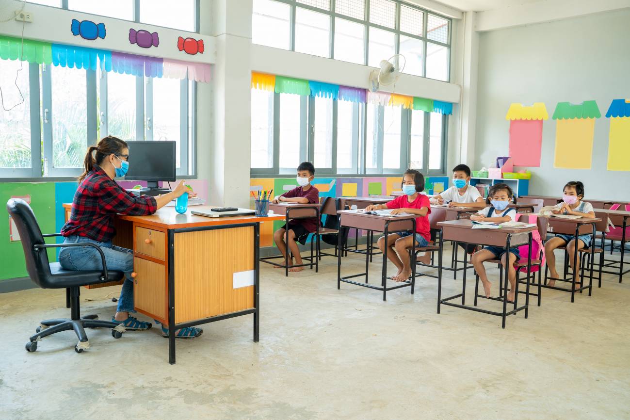 Alumnos mascarilla en un aula en tiempos del coronavirus / Foto: SINC