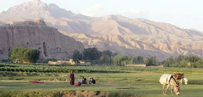 Agricultores descansando en el valle de Bamiyán, en Afganistán. Los ecosistemas de montaña aunque grandes santuarios de diversidad biológica, son frágiles / Foto: FAO - Giulio Napolitan
