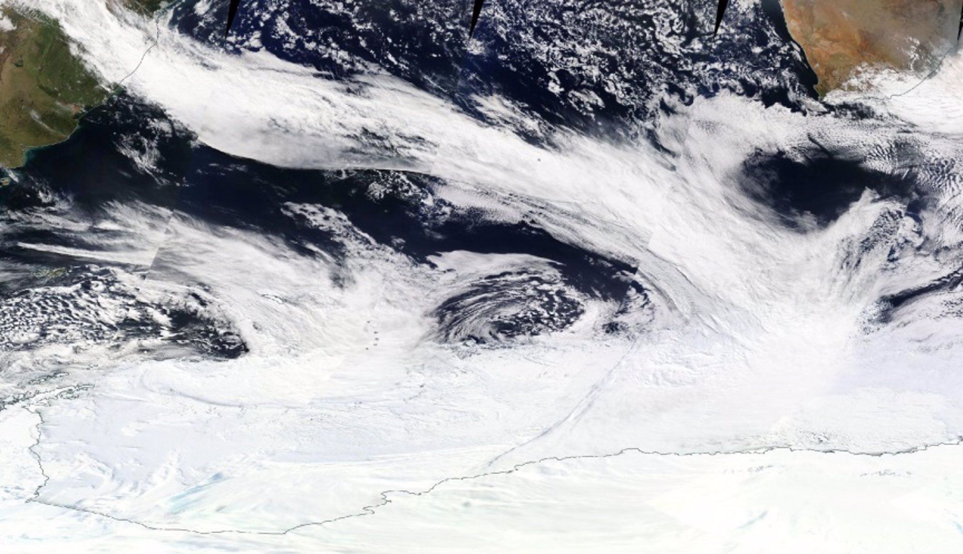 Los ríos de aire cálido y húmedo en la atmósfera pueden influir en el cambio climático / Foto: EP