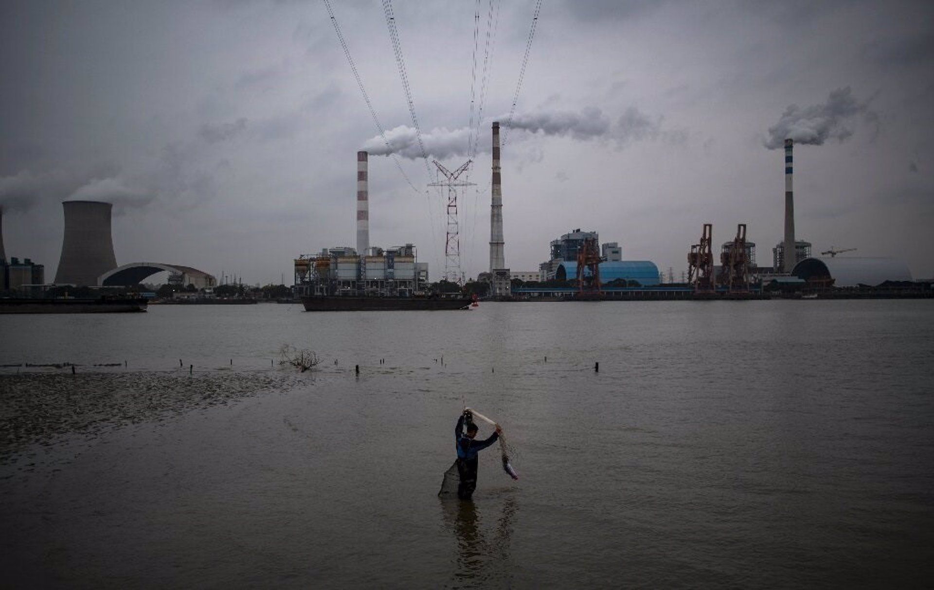 La desaceleración industrial debido a la pandemia no ha frenado concentraciones récord de CO2 y el resto de los gases de efecto invernadero / Foto: EP