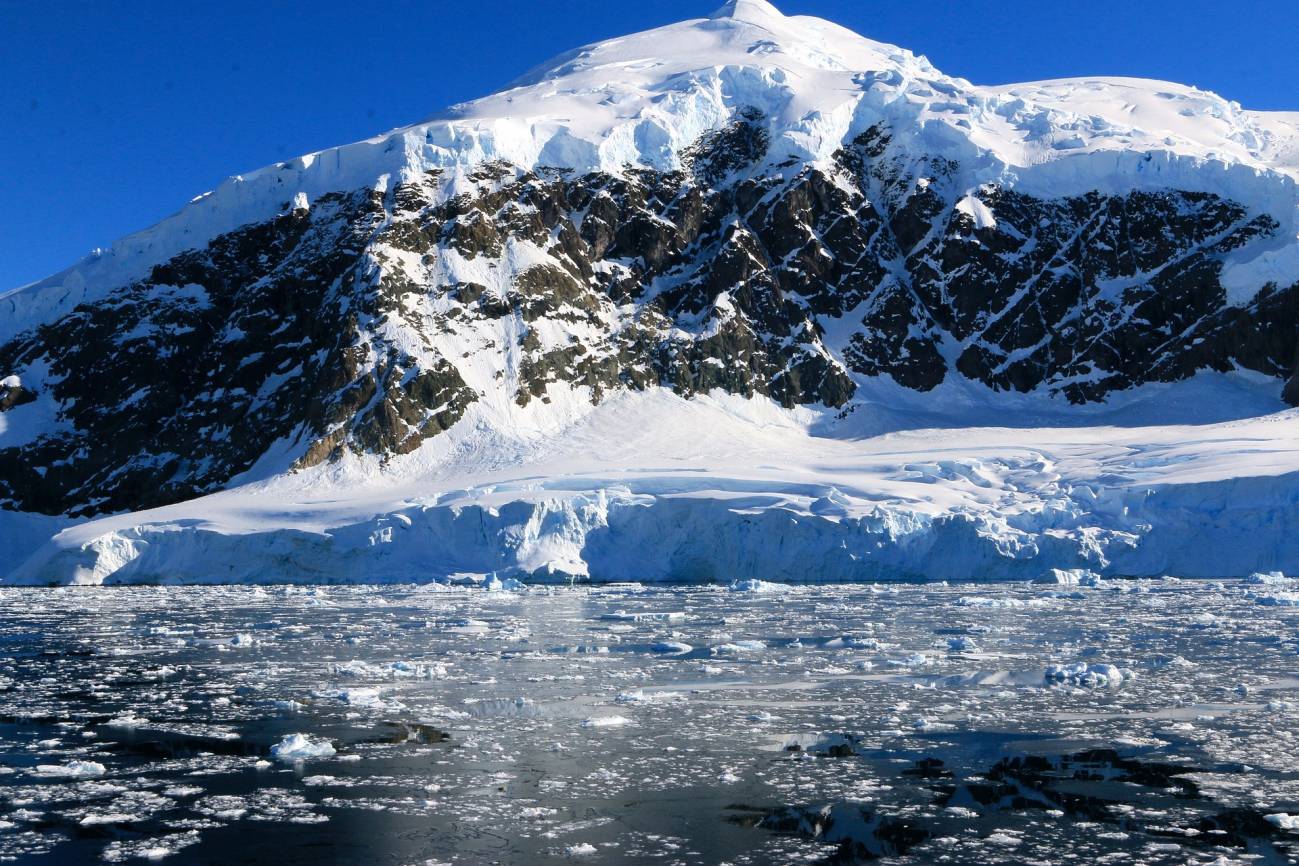 La investigación se realizó en uno de los arroyos de agua dulce que circulan durante los meses de verano en la Península de Byers (Isla Livingston, Antártida) / Foto: Pixabay