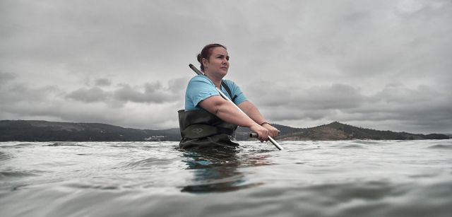 Rita Vidal, mariscadora y vicepatrona mayor de la Cofradía Santiago Apóstol de Carril en Pontevedra / Foto: La Mujer y la Mar 