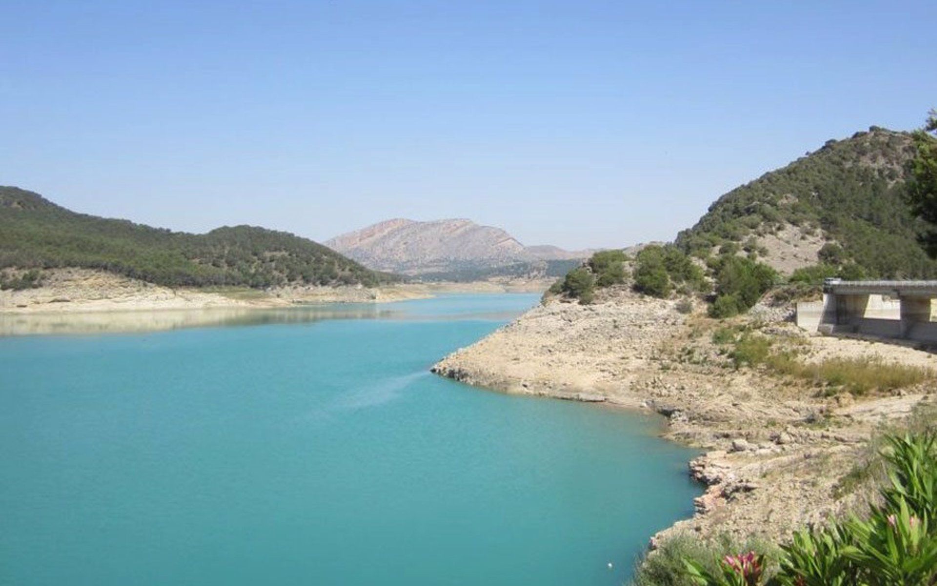 Río Guadalhorce. Hay al menos 0,74 barreras por kilómetro por cauce de río, en Europa / Foto: EP