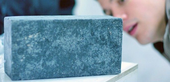 Ejemplar del Eco-BLAC Brick, que se está probando en India / Foto: Instituto Tecnológico de Massachusetts