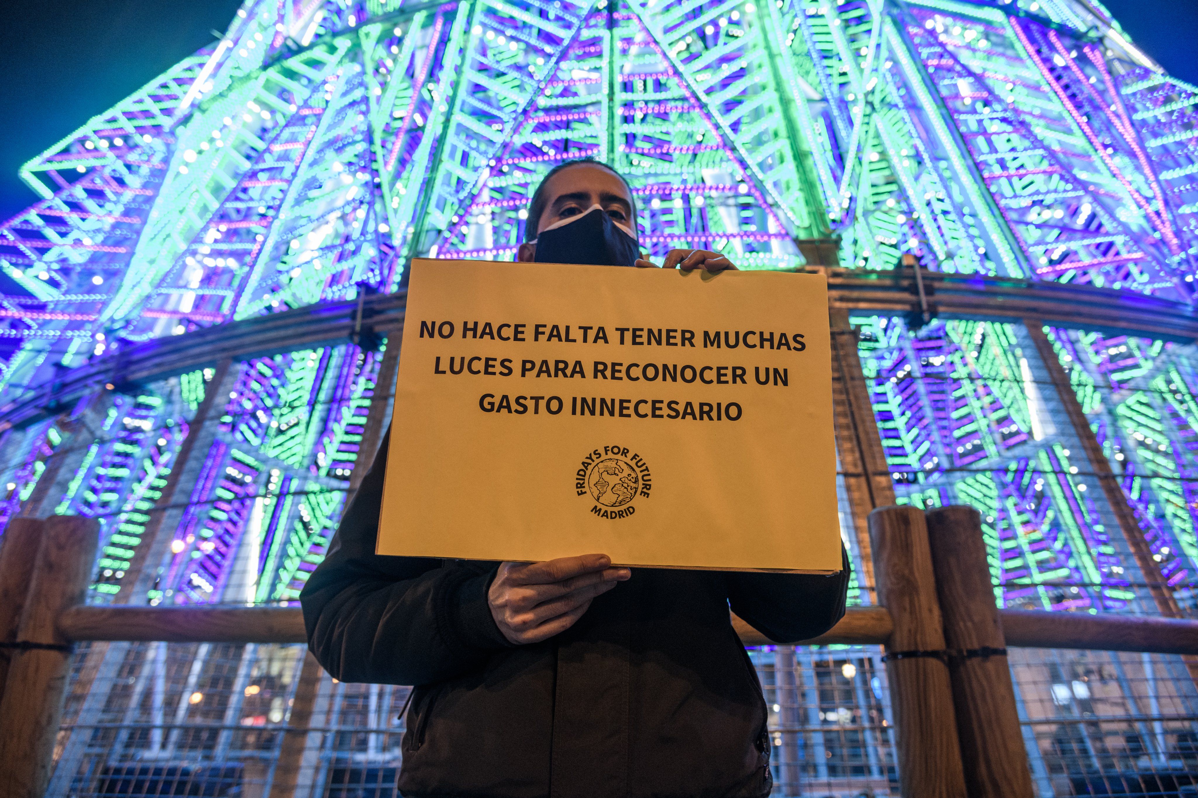 Acción de Fridays For Future Madrid por las luces de Navidad, en denuncia de la pobreza energética / Foto: EP