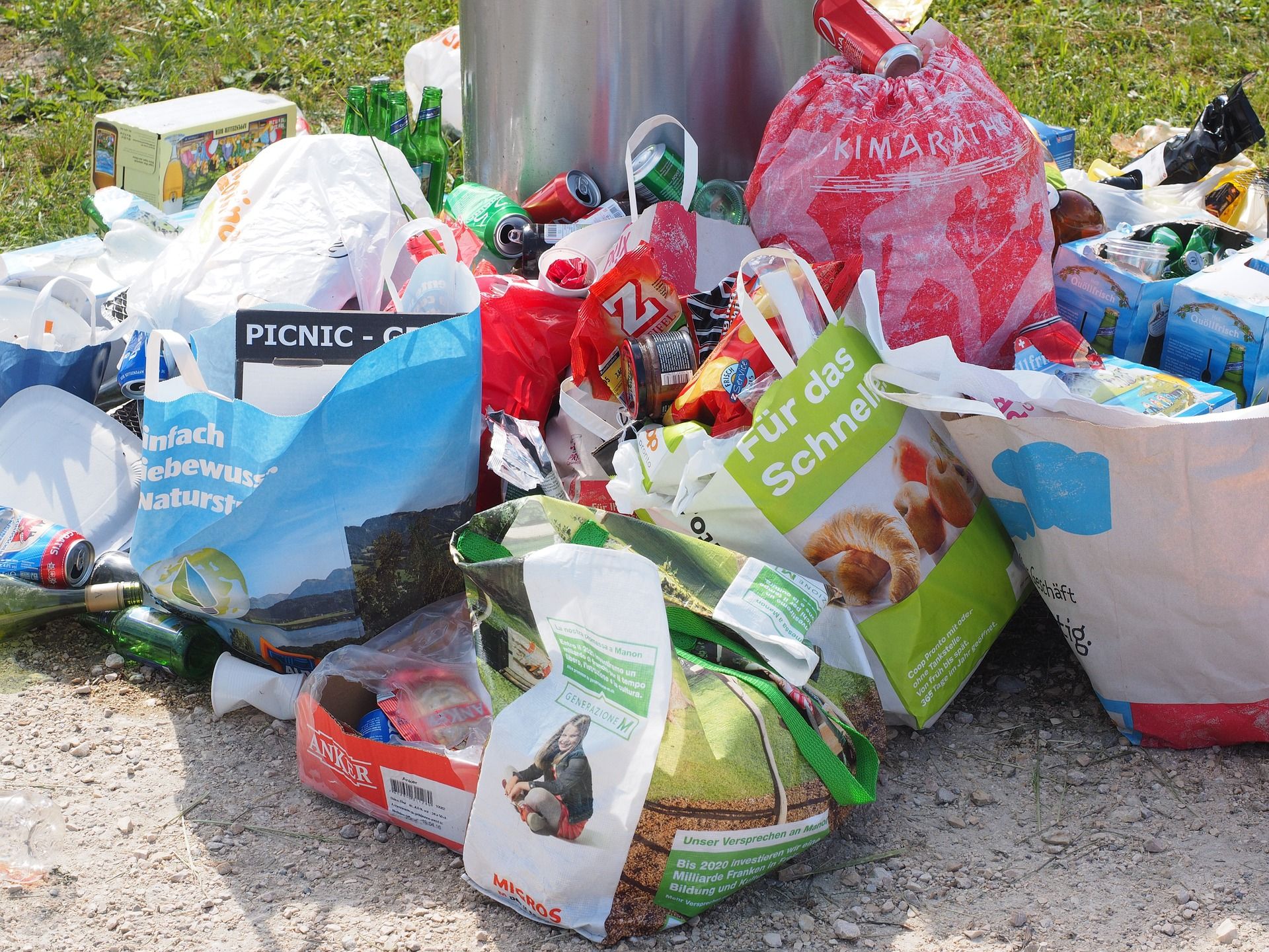 También en estas fiesta es muy importante reducir nuestro impacto medioambiental. Menos embalajes / Foto:  Hans Braxmeier - Pixabay