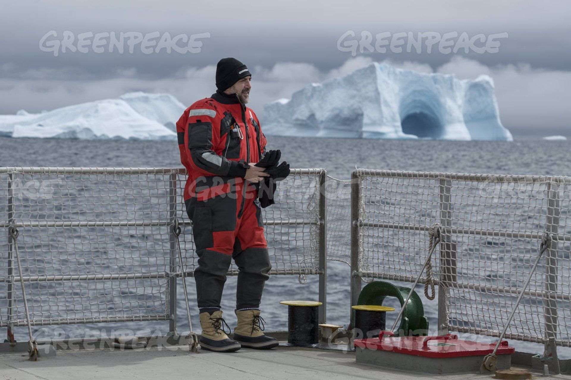 El actor Javier Bardem a bordo del barco Arti Sunrise de Greenpeace / Foto: EP